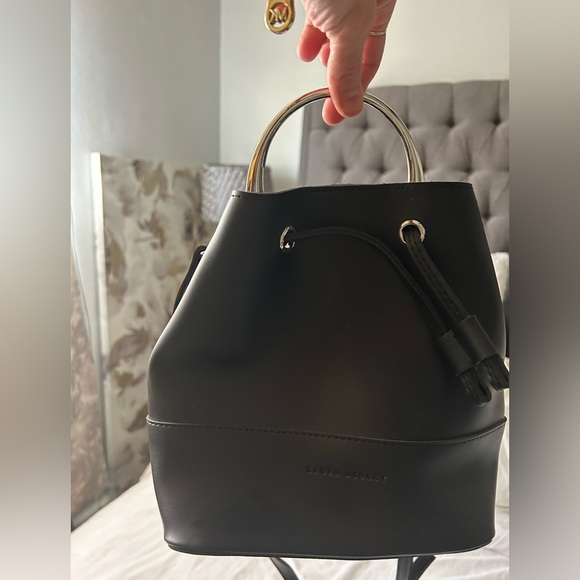 Laura Ashley Small Black Bucket Bag New - Picture 2 of 2